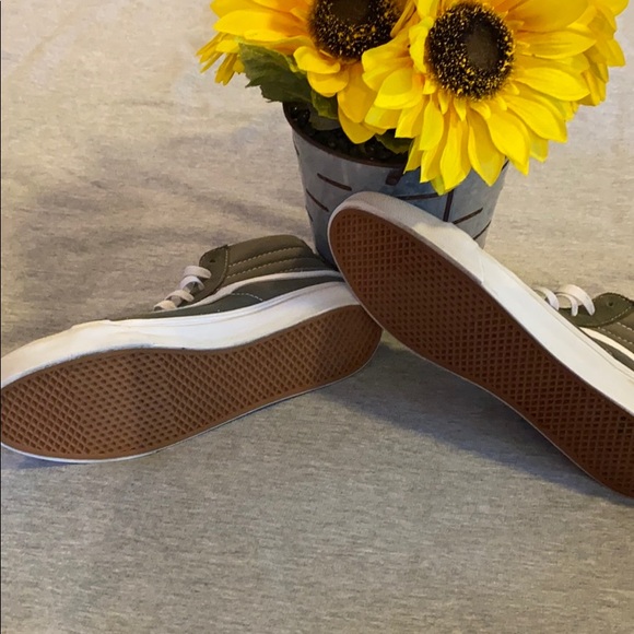 Vans Off the Wall Skateboarding kicks. - Picture 3 of 3